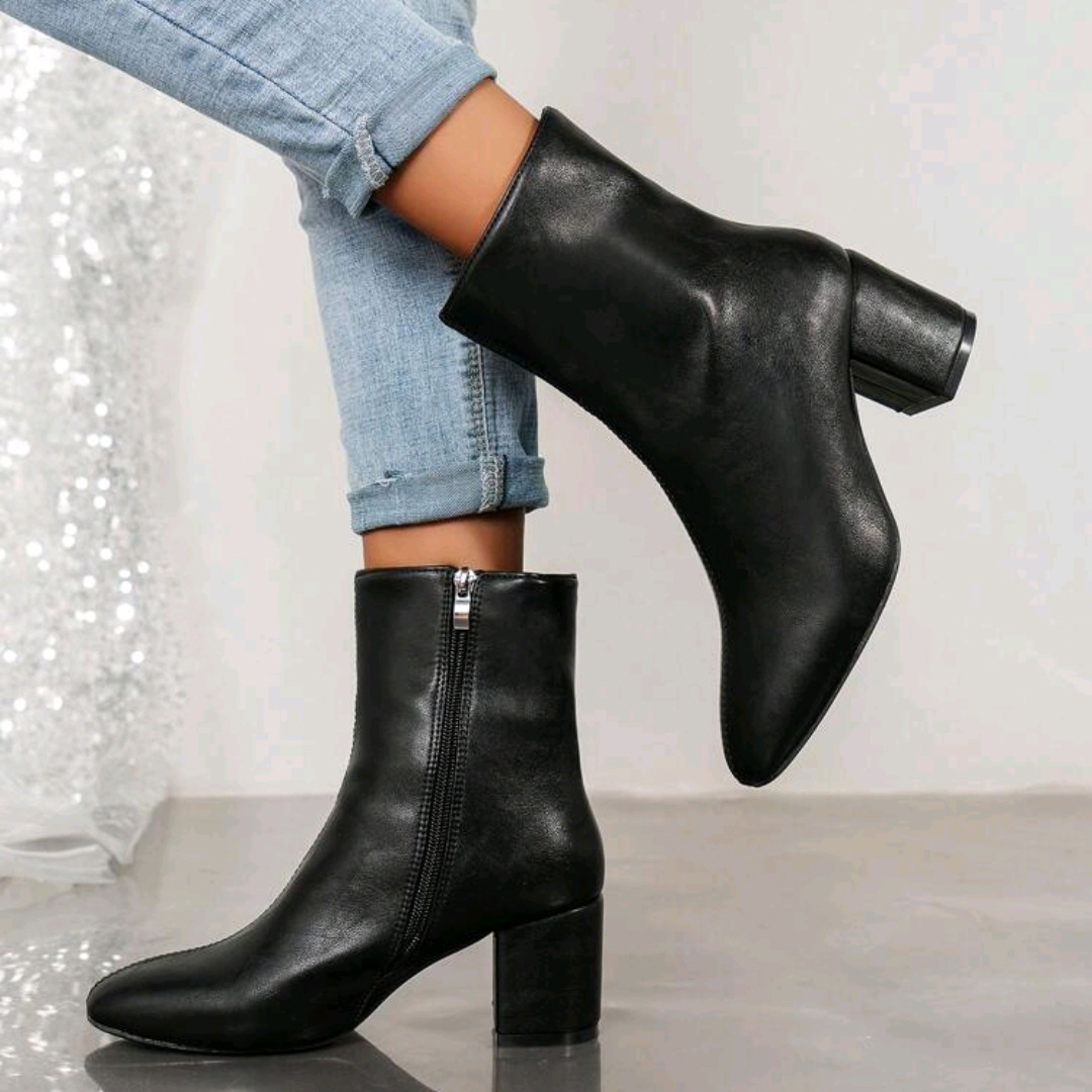 Botas cortas estadounidenses para mujeres 2026 otoño nuevo tacones altos gruesos tacones pequeños cuadrados laterales con cremallera botas de cuero PU