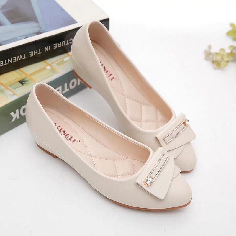 Soft Leather Spring and Autumn Wedge Shoes for Women, Versatile Work Shoes, Soft-Soled Flat Loafers, Rhinestone Casual Shoes, Versatile Soft Leather Spring and Autumn Wedge Shoes for Women, Versatile Work Shoes, Soft-Soled Flat Loafers, Rhinestone Casual Shoes, Versatile
