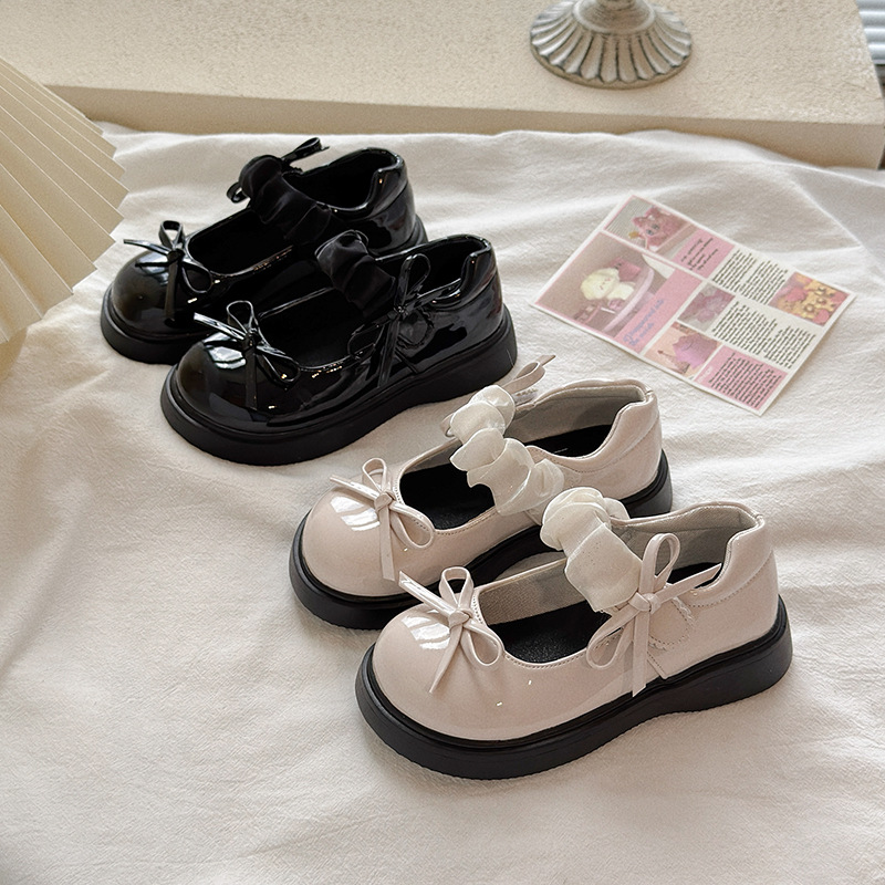 Zapatos de cuero de arco de niñas 2026 primavera y otoño nuevos zapatos casuales poco profundos Lefour estilo británico versátil zapatos Mary Jane