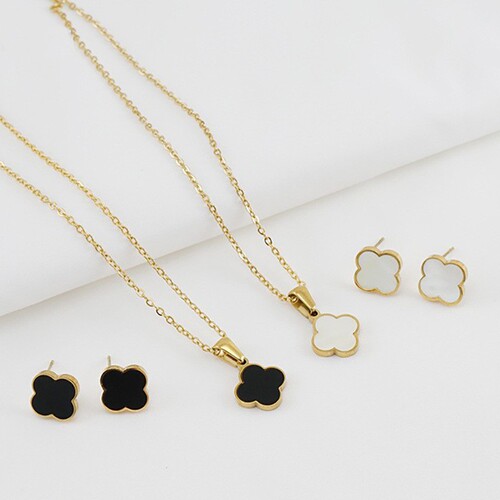 Cross-border European and American stainless steel lucky four-leaf clover set for women titanium steel golden shell necklace earrings jewelry wholesale