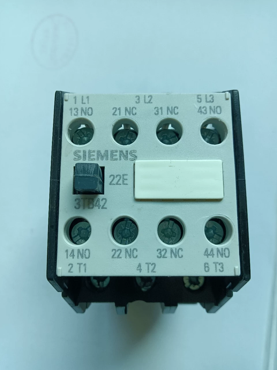 Совершенно новый оригинальный контактор 3TB4222-0XM0.