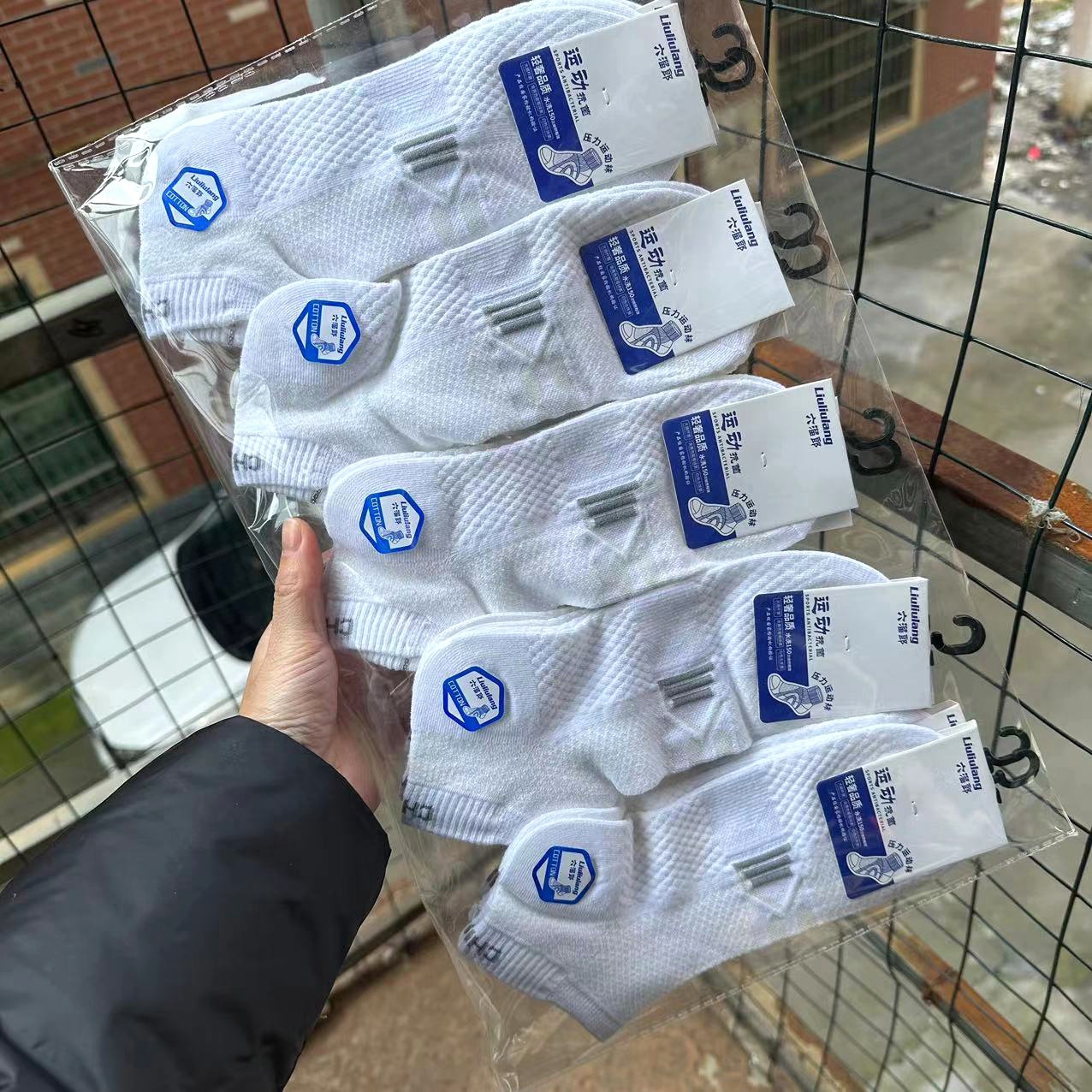 Venta al por mayor de alta gama de primavera y verano fino transpirable para damas calcetines deportivos blancos de algodón peinado que absorben el sudor calcetines blancos de tubo corto calcetines de mujer