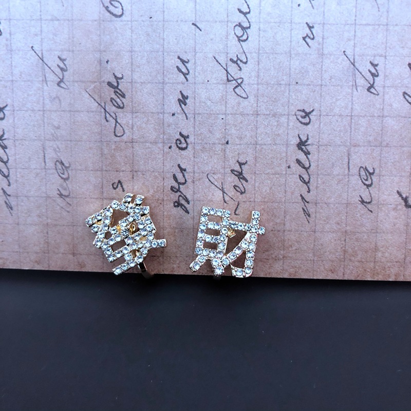 Full Diamond Bear Stud Earrings display picture 3