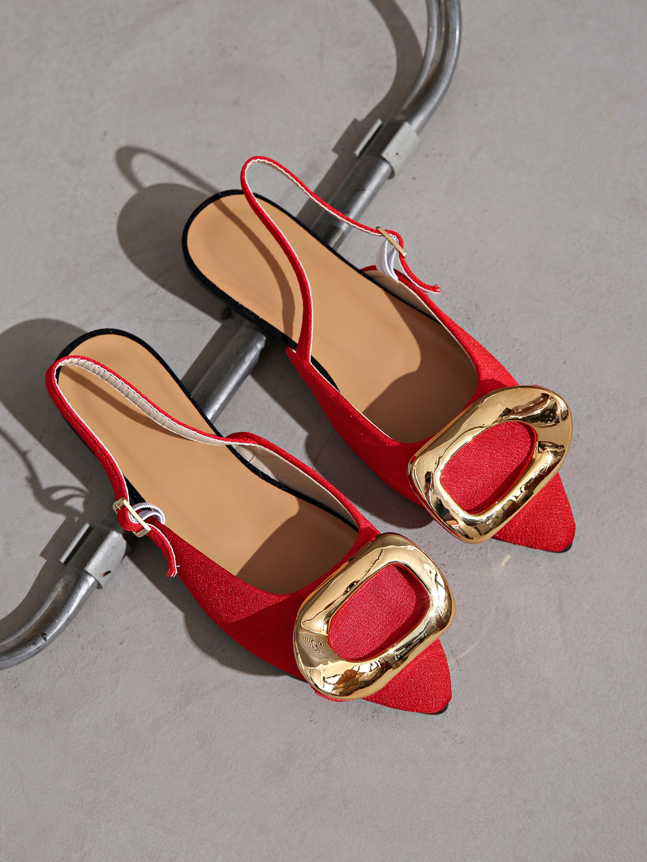 Women's Pointed Toe Flat Sandals Summer New Style Puff Toe Metal Cloth Shoes_vogvips.com