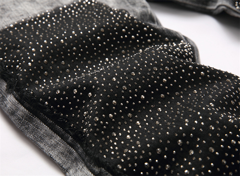 Jeans elasticizzati slim fit da uomo, primavera 2025, pantaloni alla moda con lavorazione pesante e strass a vita media, lunghi in cotone, neri, grigi e blu_voghion.com