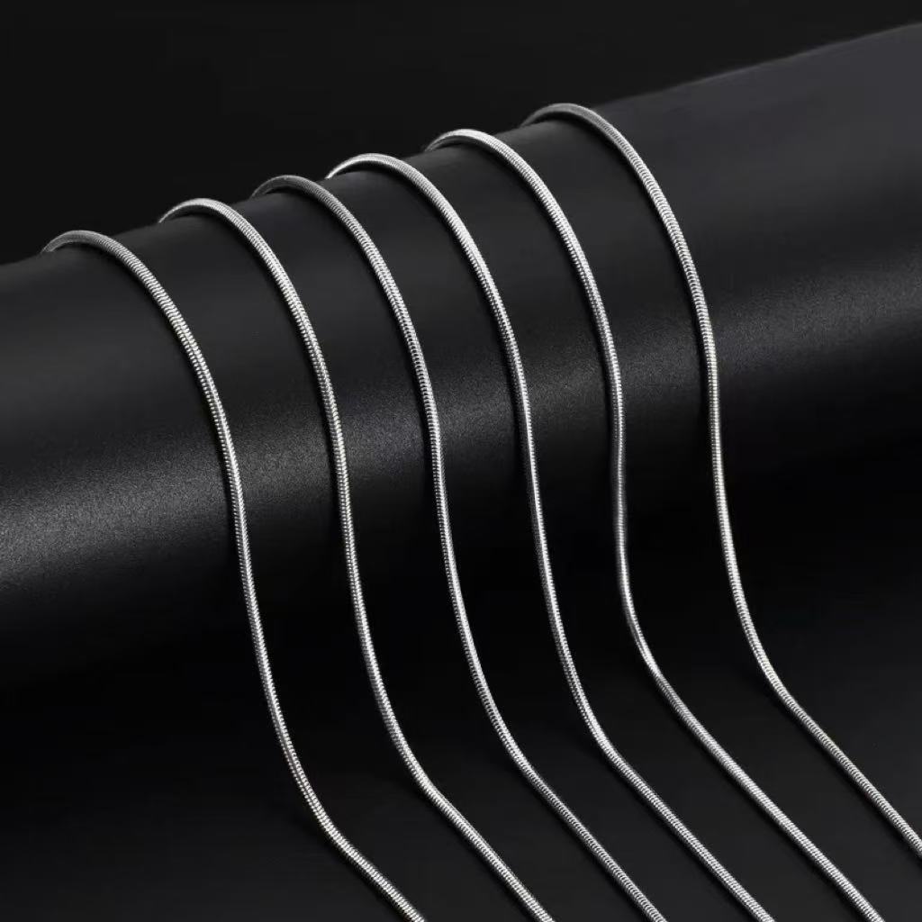Stainless Round Snake Chain Necklace, Titanium Steel Chain, Women's Collarbone Pendant, Men's Commuter Accessory_voghion.com