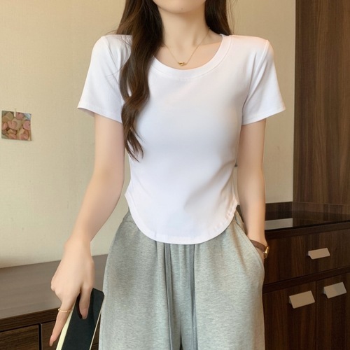 Lingerie-inspired summer T-shirt for women with a sexy, pure desire style, featuring a tight fit, short sleeves, a straight-to-shoulder design, and an arched hem.