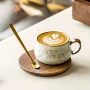 手握个人咖啡杯单杯杯