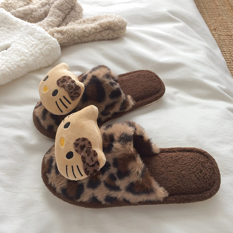 Hello Kitty zapatillas estampadas de leopardo interior de peluche de peluche de invierno anti-deslizante calentamiento al por mayor zapatillas de algodón lindas