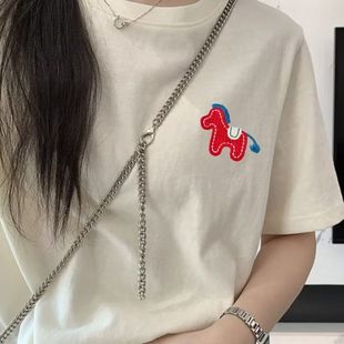 �n��߼���Ů����С�R�̽�T��A�I���A��ƶ�����Ů�����H���b