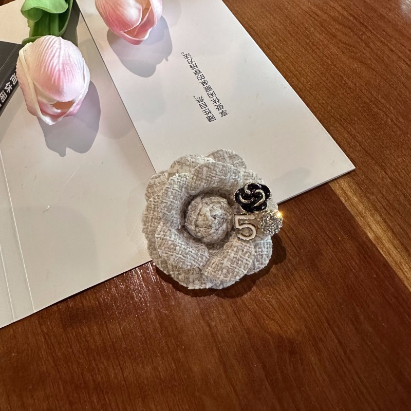 Korean Camellia Elegant Fashion Flower Brooch Hepburn Style Design Sense Clothing Accessory_voghion.com