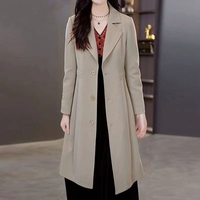 ファッション的な雰囲気の中の長いトレンチコートの女性2024秋冬の新型の洋風に合わせて修身コートを着ます。|undefined