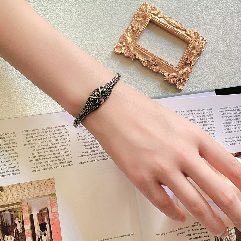 Pulseras de plata búho mujeres frías retro personalidad popular en línea nicho de diseño de moda europea y americana alta sensación de brazalete