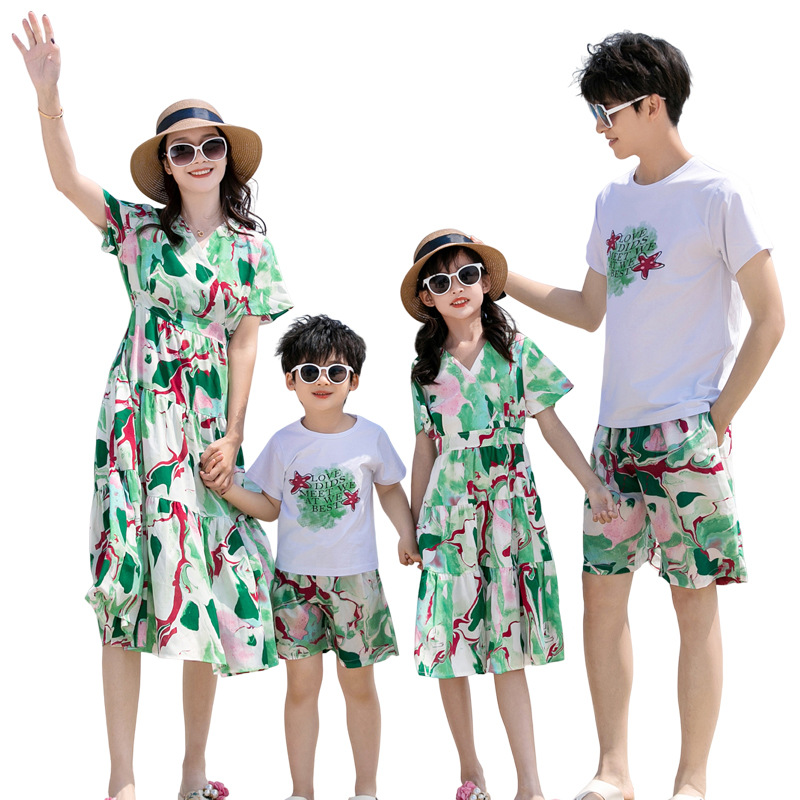 Nueva ropa de padre-hijo verano playa viajes playa vacaciones madre-hija madre-hijo estilo occidental una familia de tres y cuatro vestido de fábrica