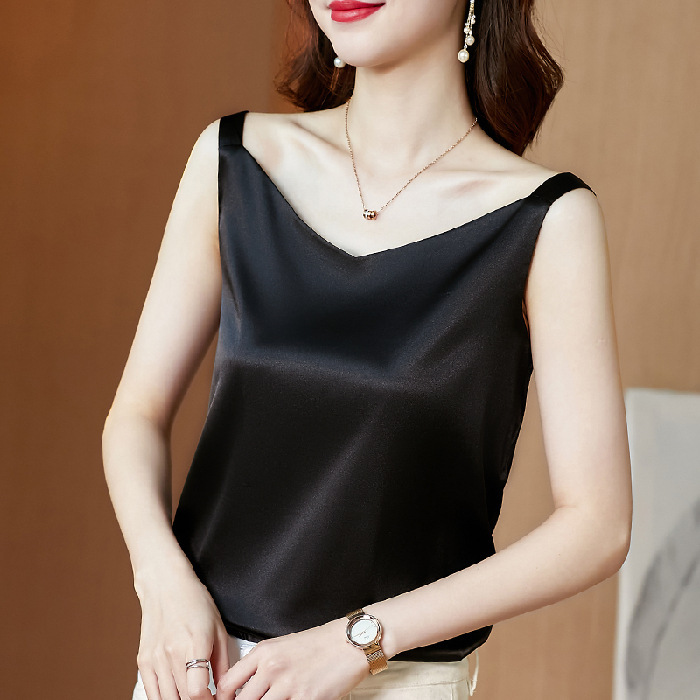 A large number of spot large size lace camisole women's outer wear summer new silk satin base sleeveless women