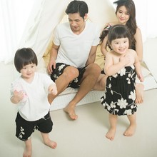 亲子装新款潮母女夏连衣裙夏季大码一家三口海边情侣沙滩短裤尾货