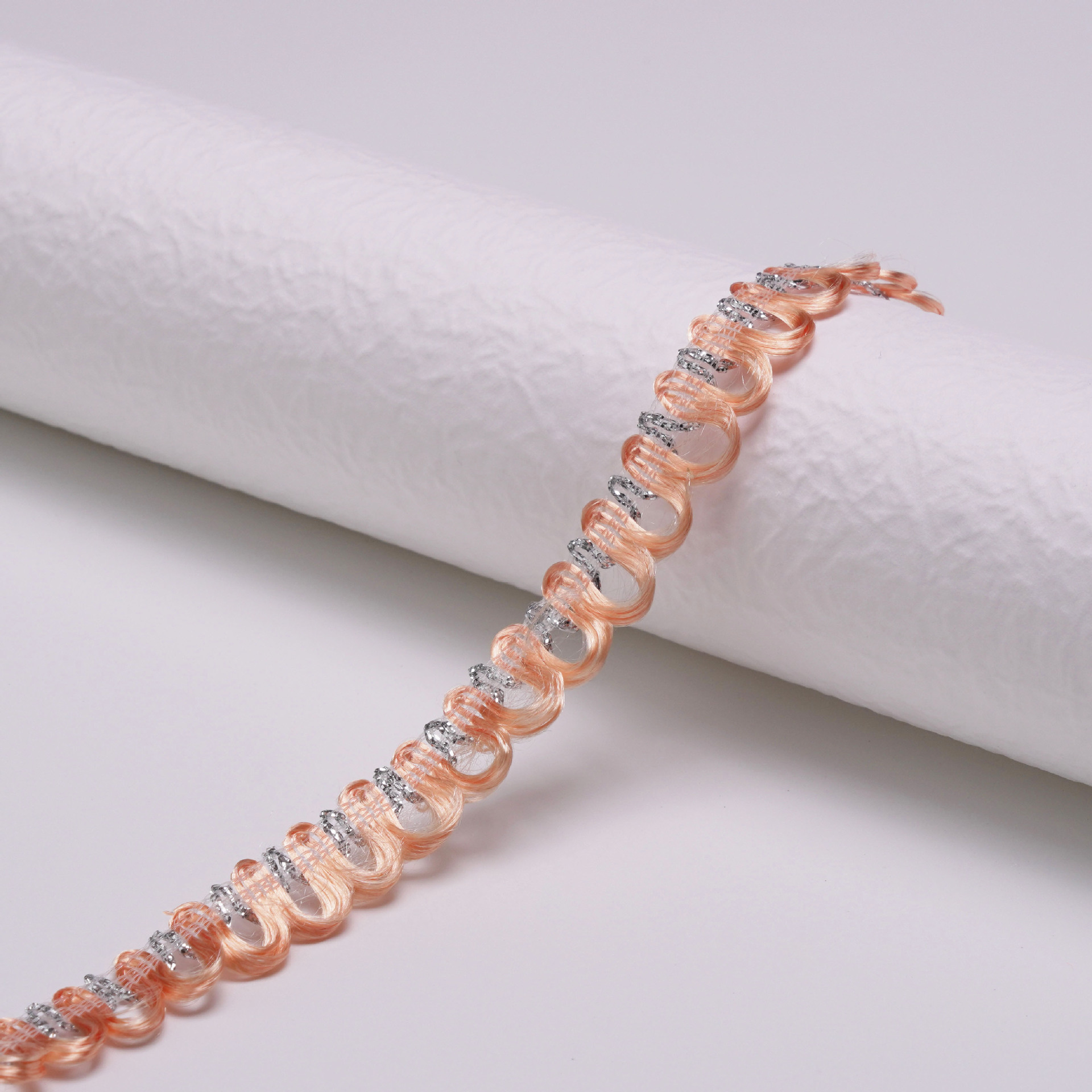 Suministro de stock directo de fábrica de 1cm de color dorado y plateado borde ondulado encaje ropa accesorios