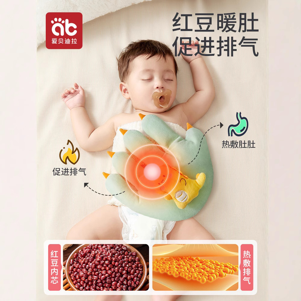 El bebé calma la palma de la mano para convencer al bebé de que se acueste, acaricie y duerma