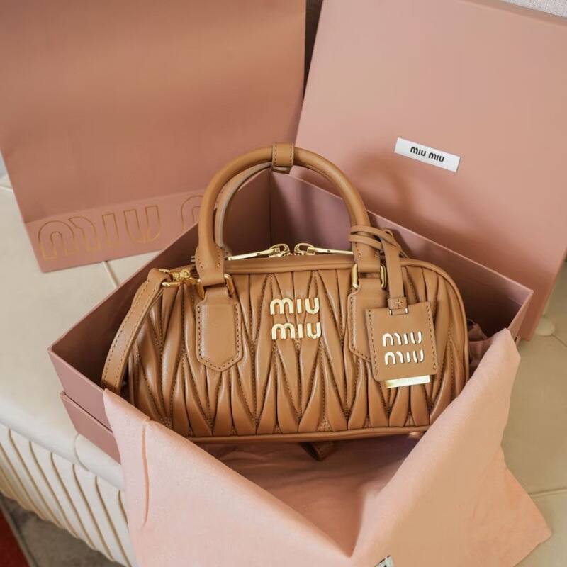 miu 新しいプリーツラムスキンボストンスモールボウリングレトロポータブルピローバッグシングルショルダークロスボディレディースバッグ|undefined
