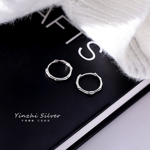 Earrings for Women: Simple Hoop Earrings -  New Style Ear Cuffs with a Refined and Elegant Atmosphere - Women's Earrings for Piercing - Chic and Sophisticated Ear Studs for Women