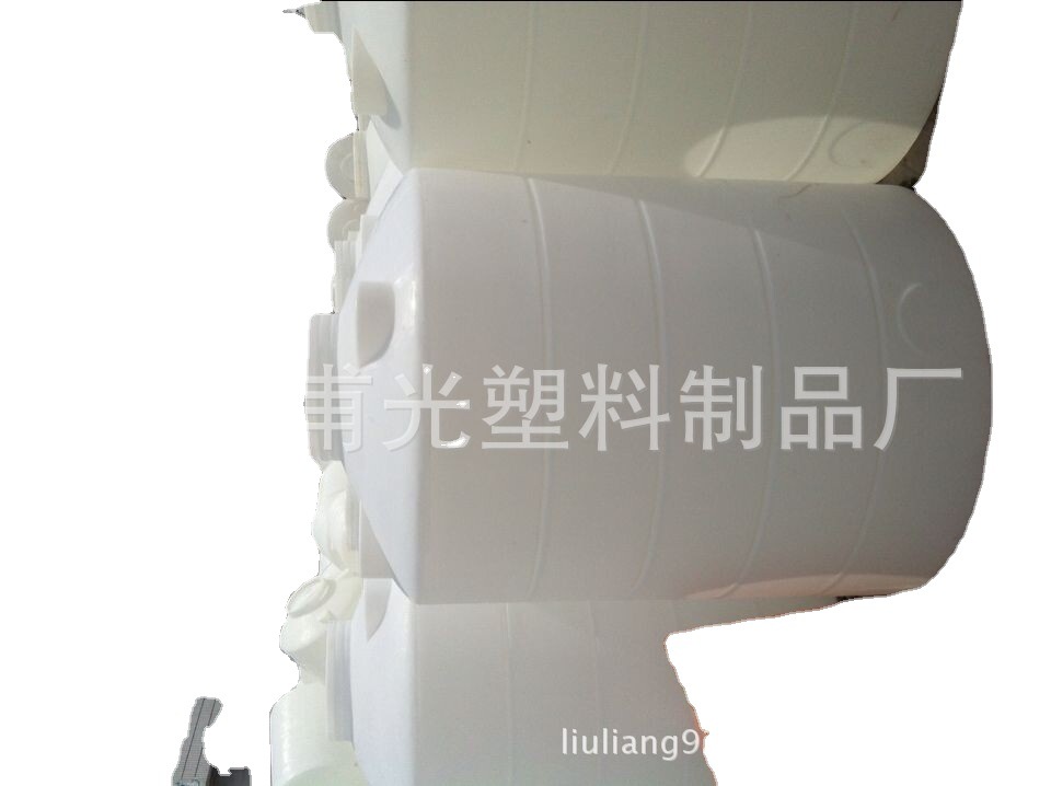 供应PE水塔，可装2吨水，白色PE新料，滚塑水塔加厚牛筋桶