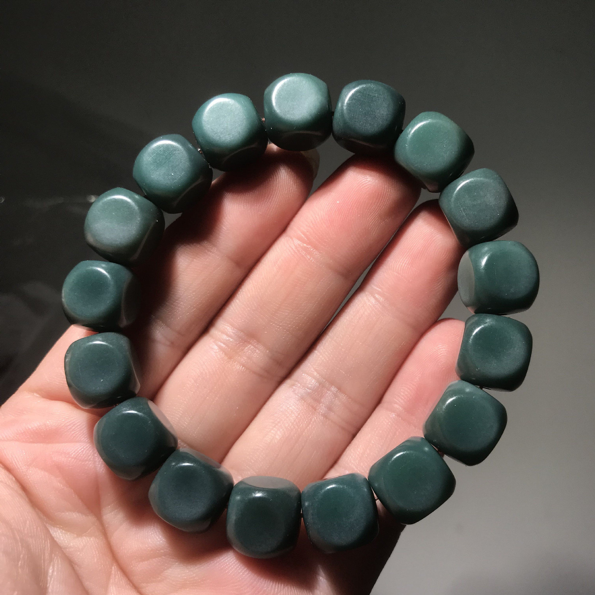 live broadcast Source of goods factory carving Emerald Green Emperor Bodhi root Hand string Hexagonal Wenwan Beads