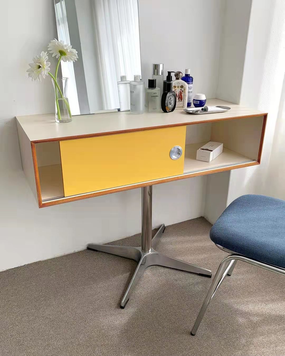 طاولة مدخل منى (أزرق غامق)