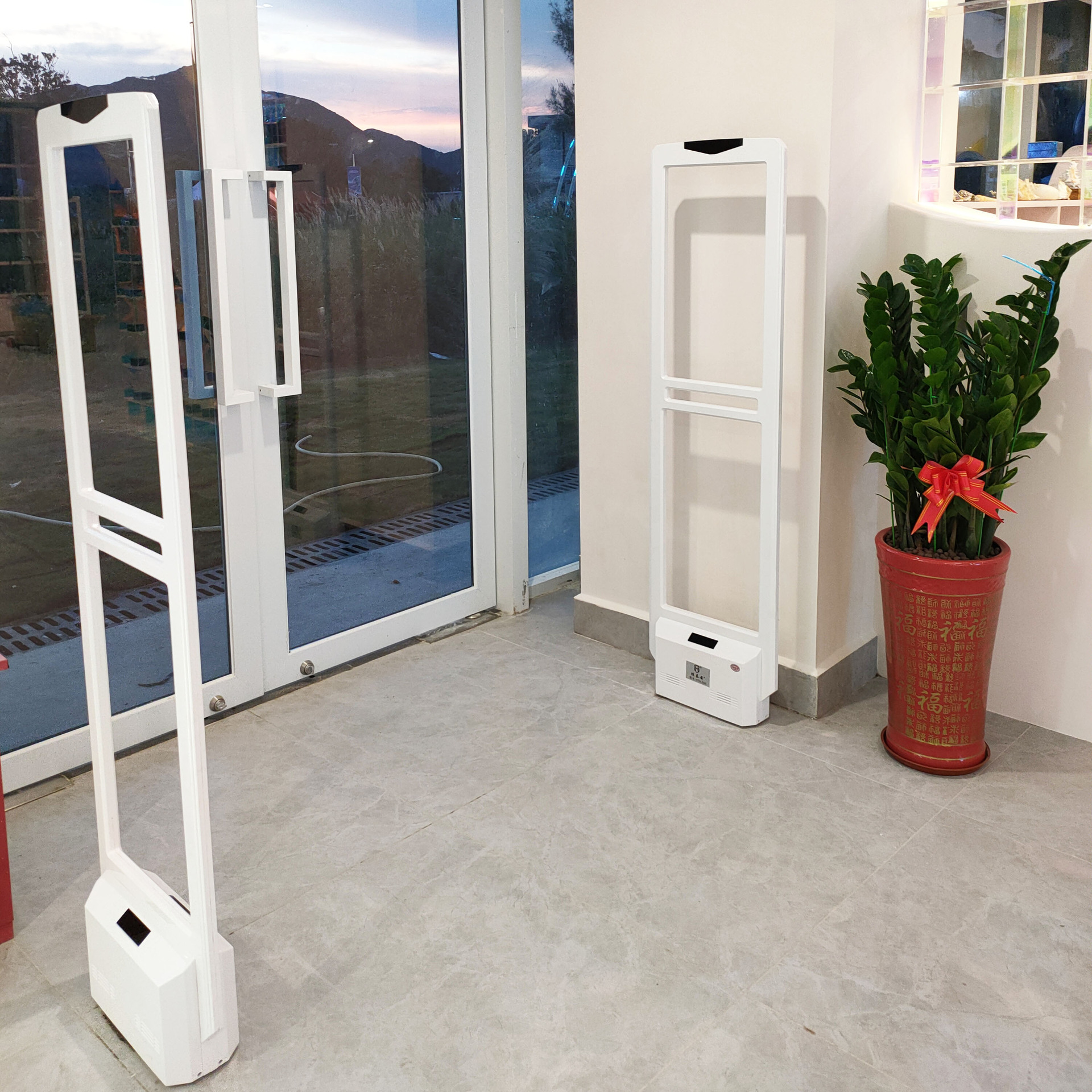 可远程调试超市防盗门商品防盗器服装化妆品箱包数码58K声磁防盗