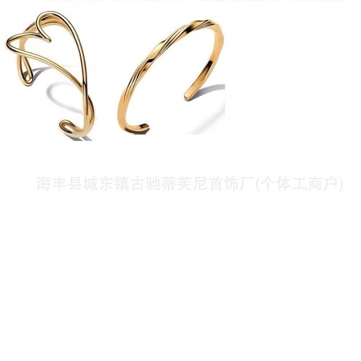 Pandora S925 Sterling Silver Open Bracelet in Gold Color with a Natural Heart-Shaped Sculptural Design, Hollow Heart Shape, Exquisite and Simple Pandora S925 Sterling Silver Open Bracelet in Gold Color with a Natural Heart-Shaped Sculptural Design, Hollow Heart Shape, Exquisite and Simple
