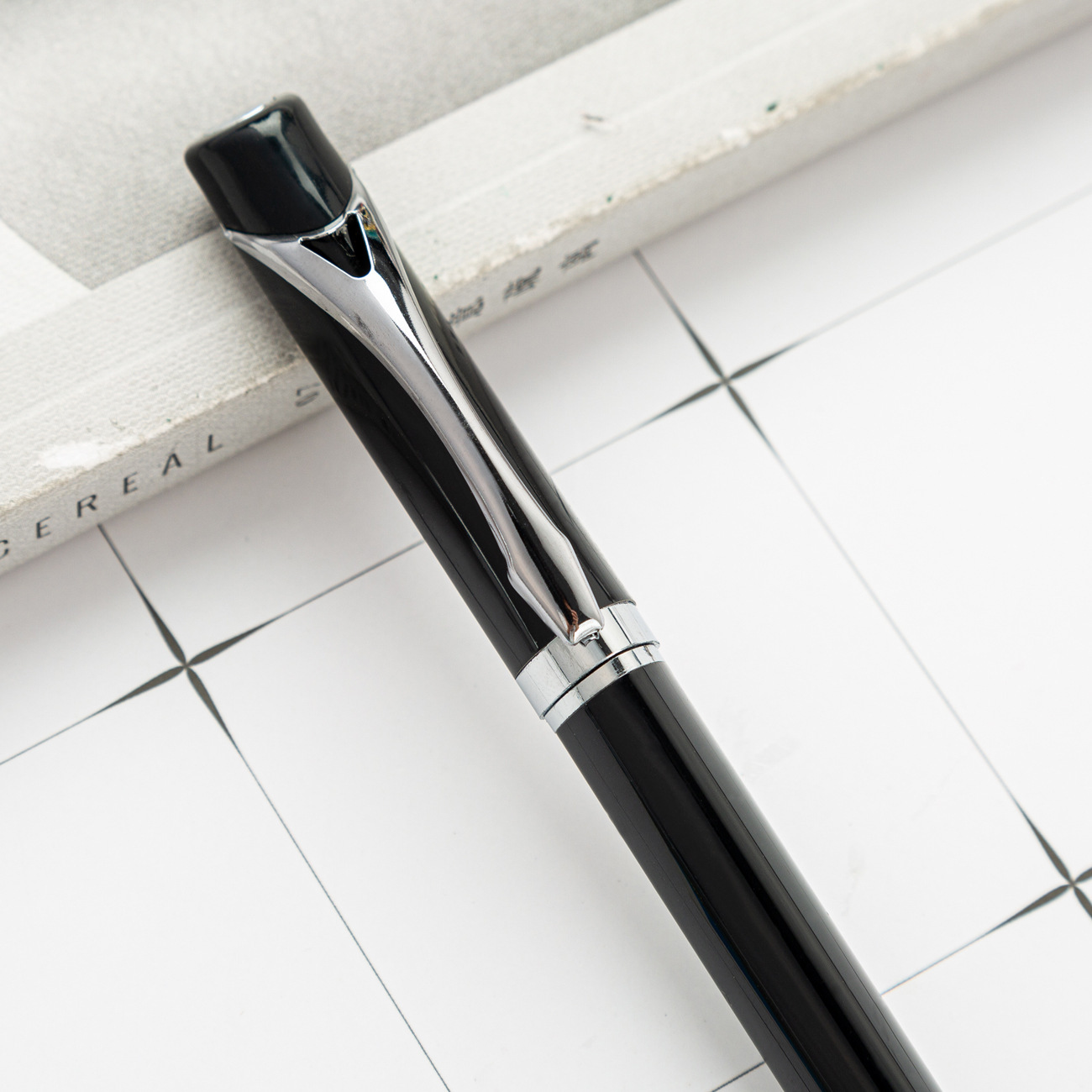 Fabricante mayorista bolígrafo de firma creativo papelería negro bolígrafo de negocios metal acuoso bolígrafo neutro logo