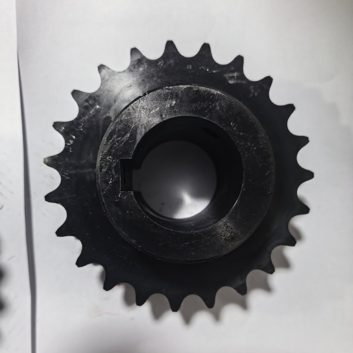 Sprocket manufacturer has a large stock of 45 steel A3 high-precision finished hole sprockets in various specifications, high-frequency hardened and blackened
