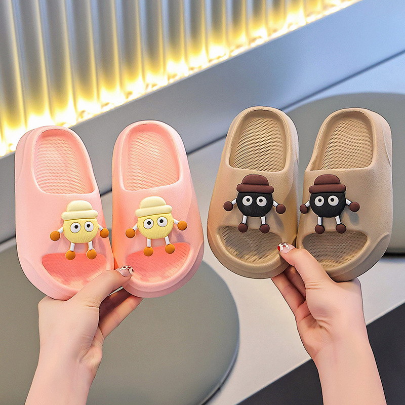 Zapatillas para niños verano nuevo niño dibujos animados baño antideslizante fondo suave para niños en el interior zapatillas para niños.