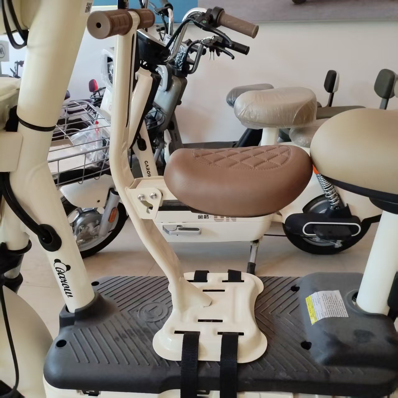 Manufacturer wholesale electric vehicle front-mounted child seat, foldable child baby electric motorcycle armrest stool safety seat