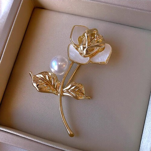 Autumn and winter rose brooches, high-end women's high-end corsage jewelry, anti-exposure silk scarf buckles, pins, clothing accessories wholesale