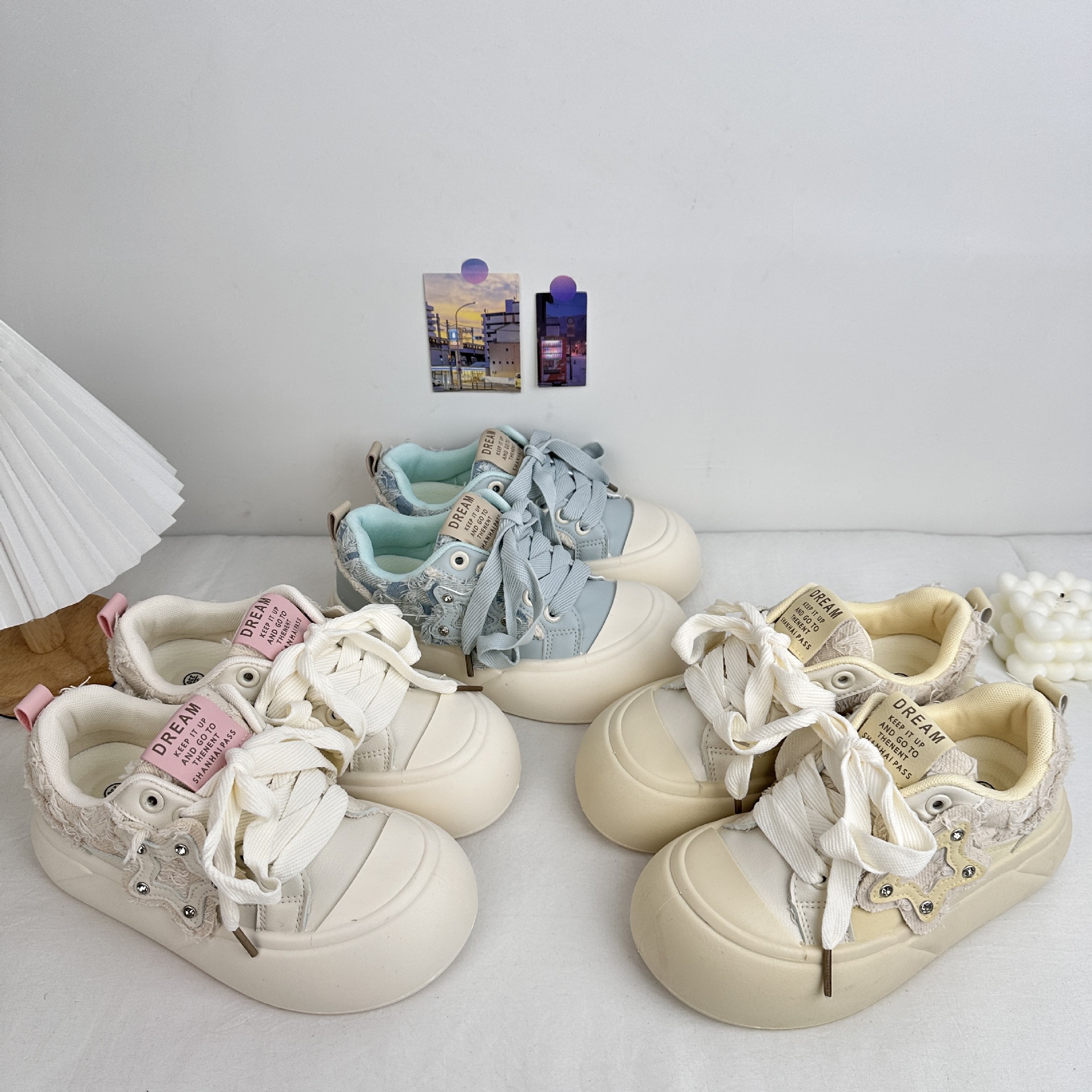 Yuanbo 2025 primavera nuevo estilo estudiante suela gruesa zapatos de tabla de cabeza grande zapatos de lona para mujer zapatos casuales de todo fósforo para el cabello