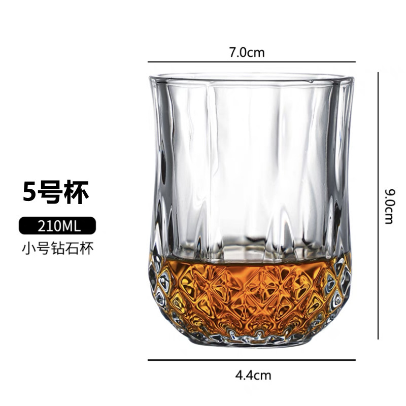 Fabricante directo de tazas de vino creativas europeas bar KTV tazas de whisky de alto valor ligero tazas de agua de vidrio de talla de lujo