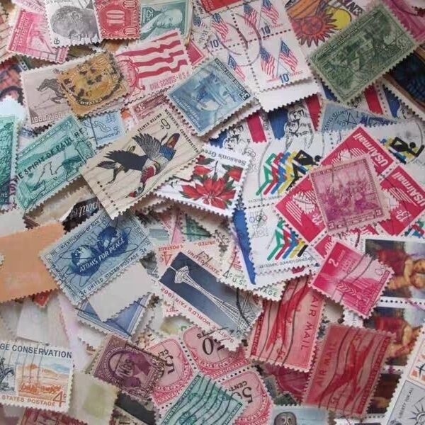 200 foreign vintage stamps (postmarked with postmark) with no duplicates, assorted by country and size