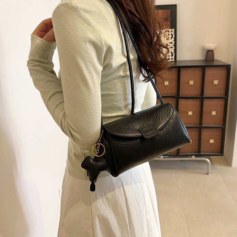 Korean-Style High-End Black Soft Leather Crossbody Bag with Unique Design and Pendant, Versatile Shoulder Bag for Daily Commuting, Women's Bag Korean-Style High-End Black Soft Leather Crossbody Bag with Unique Design and Pendant, Versatile Shoulder Bag for Daily Commuting, Women's Bag