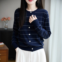 2025年早秋新款精纺羊毛圆领针织开衫长袖女拼色条纹宽松百搭上衣