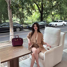 卡其色大V字领气质风衣外套女秋季显瘦常规高级感小众韩系风开衫