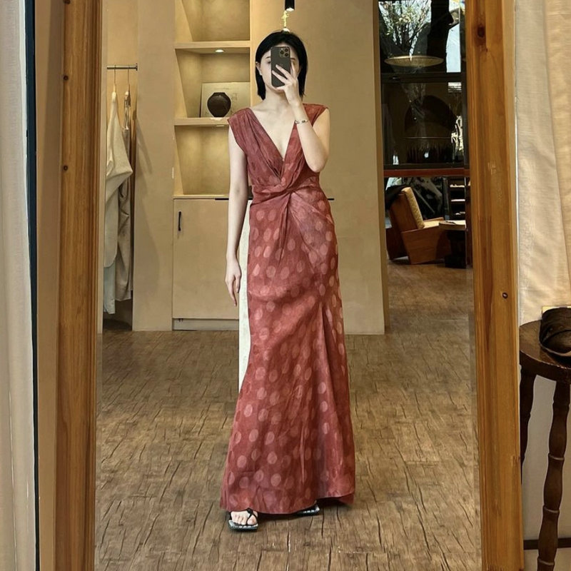 Spanish Cort~Dress Women's Summer Design Polka Dot Jacquard V Neck Sleeveless Dress Skirt Summer High-End Sense