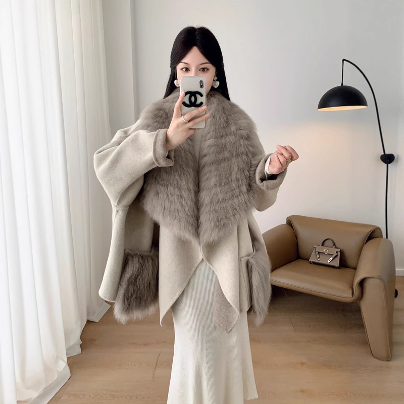 25 New Autumn and Winter Double-Sided Cashmere Outwear for Women Contrasting Color Fox Fur Wool Slim Short Cape Fur Outwear