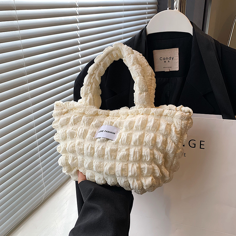 Versión coreana del nuevo bolso de hombro de color caramelo de corazón de niña pliegue de burbuja de nube simple bolso de gran capacidad mujer