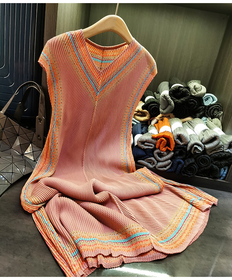 Váy maxi xếp ly rồng phong cách dân tộc cổ chữ V co giãn cao — Màu đen, Màu xanh lam, Màu hồng, Màu kaki chi tiết 12