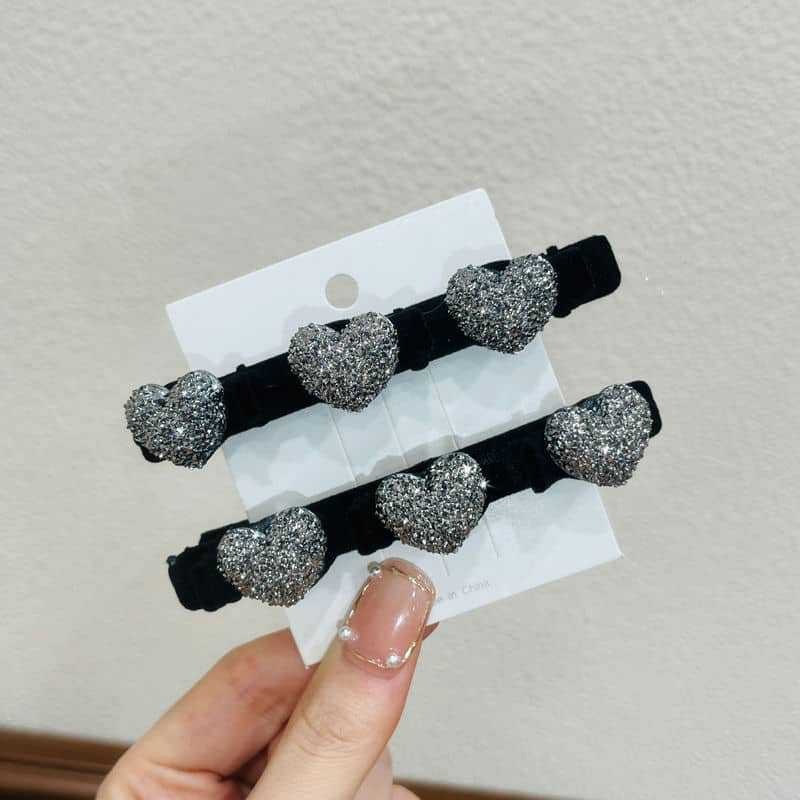 A black diamond ball flocking clip