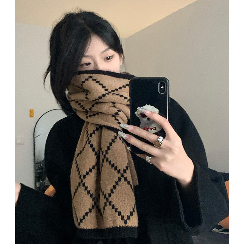 블랙에 카키색