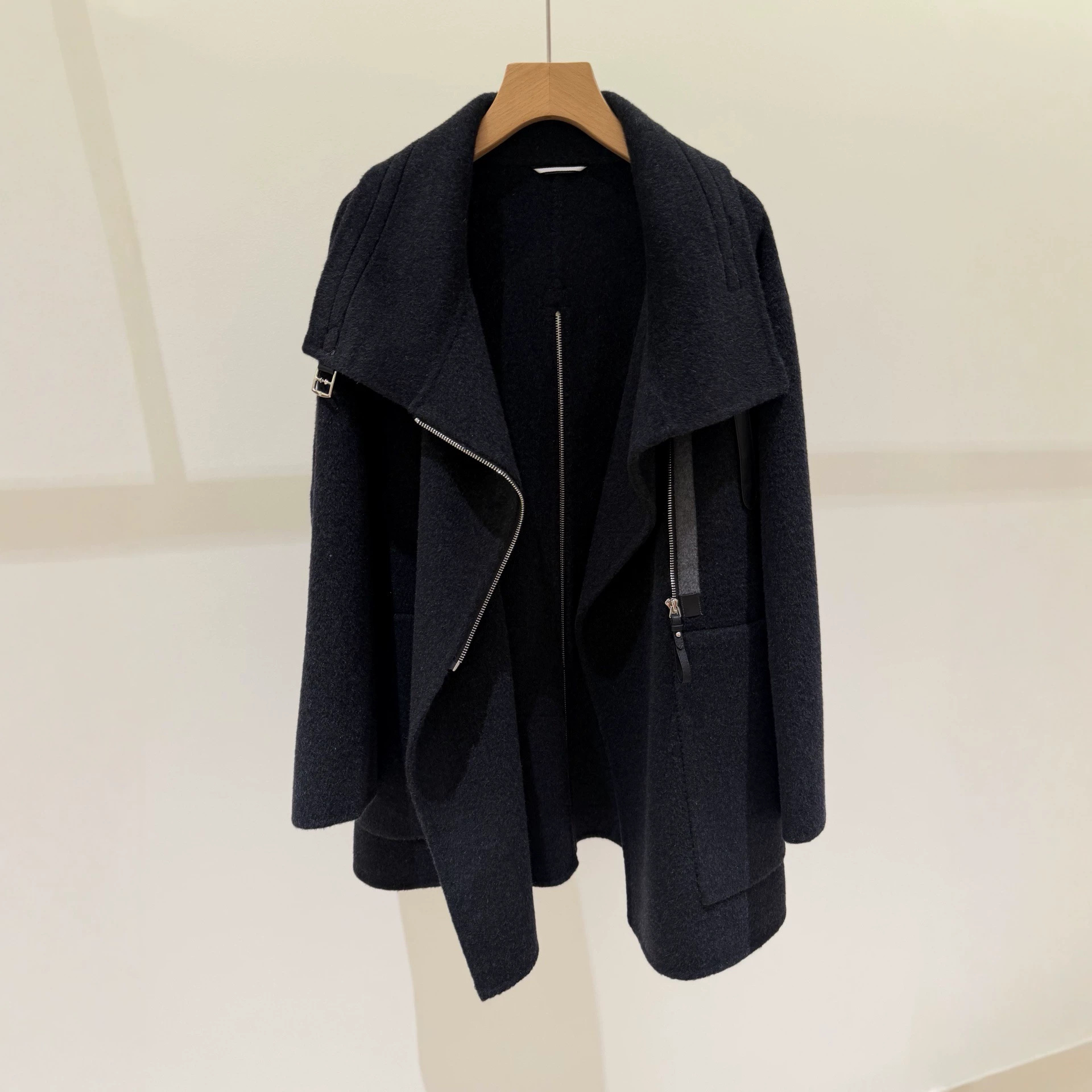 2026H New Autumn Cashmere Coat with Ribbon and Leather Trim, Mid-Length Fashionable Wool Coat for Women