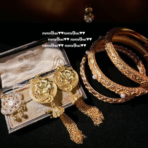Textured gold daisy pearl bracelet, antique feel, 18K gold plated, honeycomb flower tassel earrings