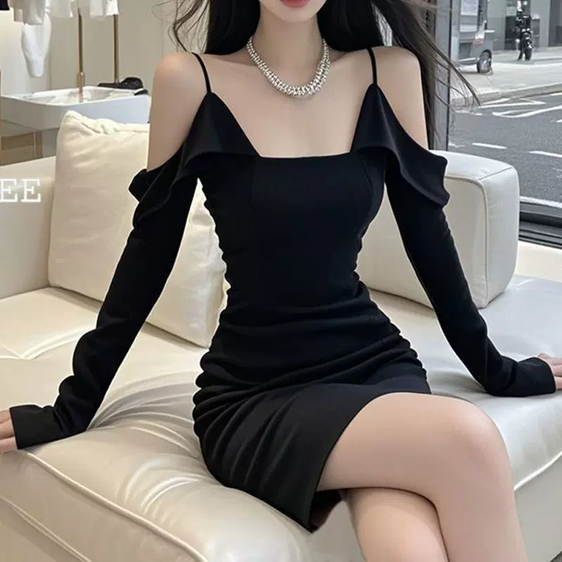 2025新款修身连衣裙斜肩包臀连衣裙显瘦长袖收腰紧身黑色吊带裙