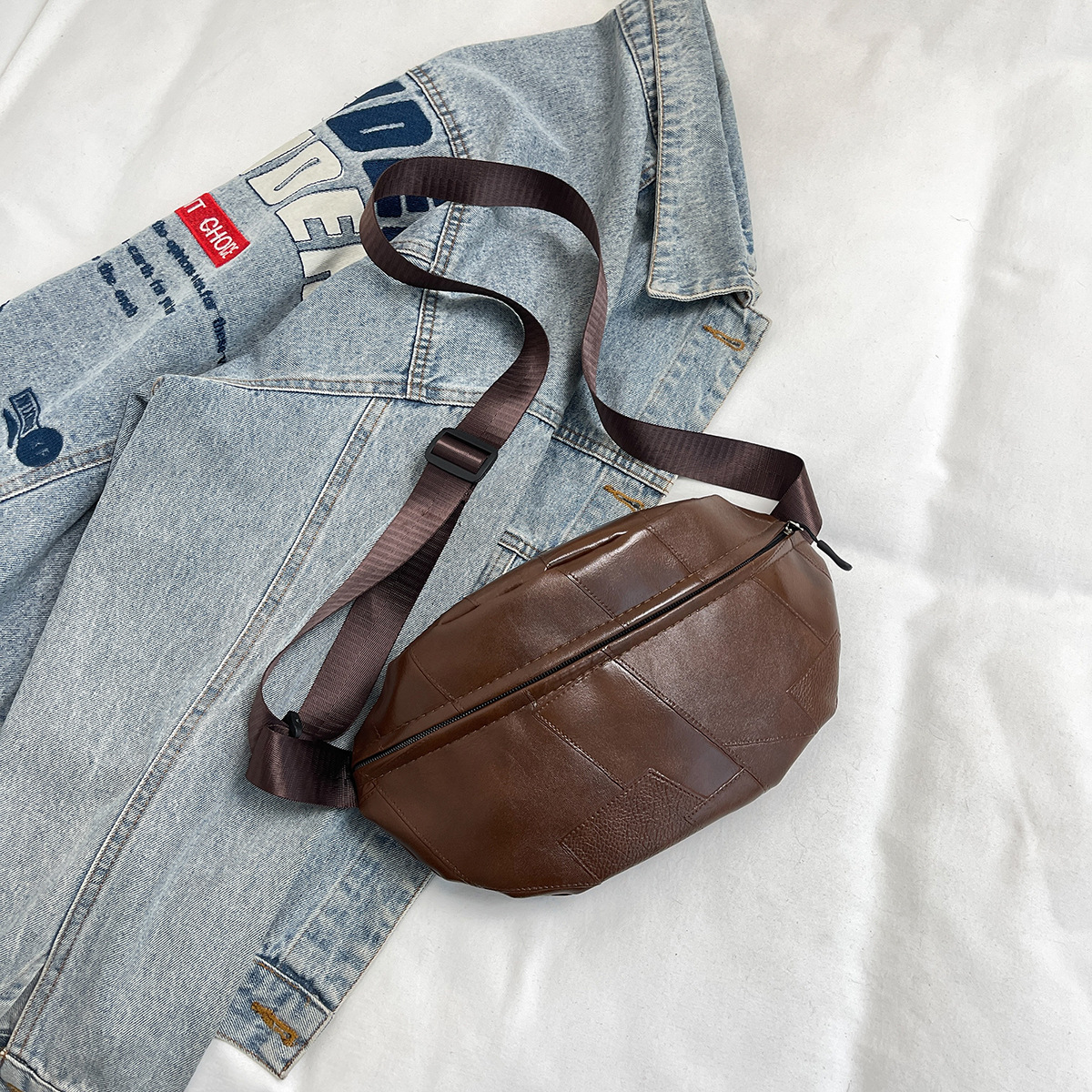 223g Weight Polyester Lining Material Zipper Closure Type Sling Strap Strap Type Fanny Pack Bags Type Casual, Daily, Shopping Occasion Nylon Material Cows, Solid Color Pattern All Seasons Season Women's Gender Basic Style Oval Shape Women's Basic Cows Solid Color Nylon Waist Bags 31